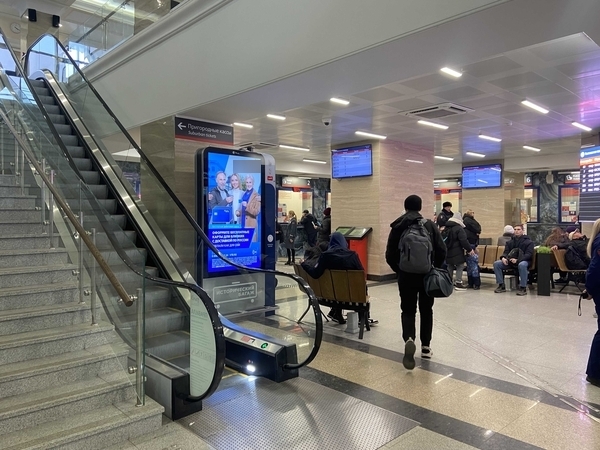 Фотография рекламного носителя, тип: Видеоэкран, адрес: ЖД вокзал «Иркутск-Пассажирский», Челнокова ул., д.3/1, Иркутск, Иркутская область, Россия. Сторона/вариант A1 №1060477