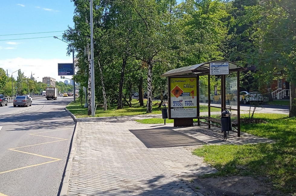 Фотография рекламного носителя, тип: Остановка 1.8x1.2, адрес: Минская ул., д.17, Москва, Россия. Сторона А №946913