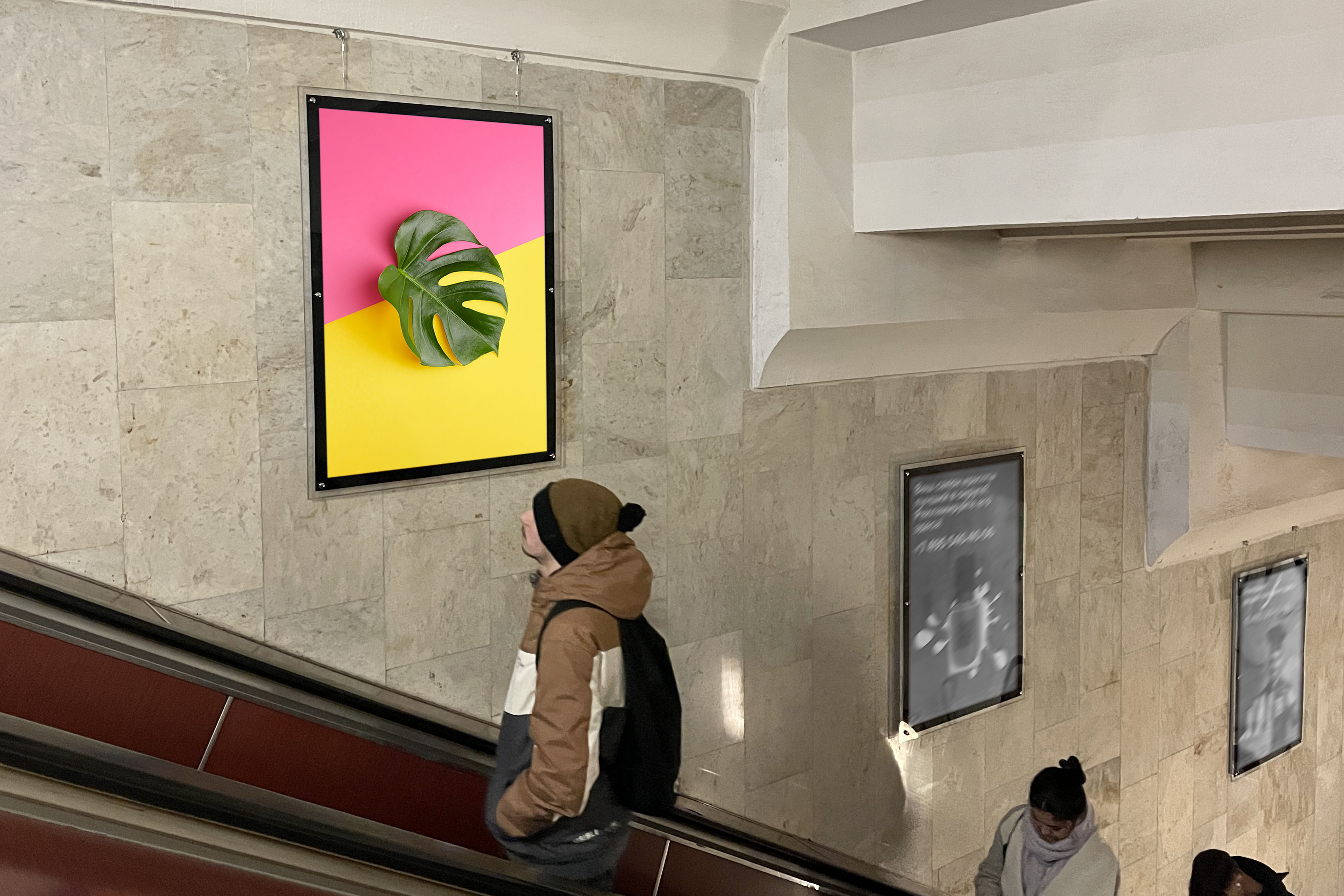 Фотография рекламного носителя, тип: Кристалайт, адрес: Станция метро «Севастопольская», линия Серпуховско-Тимирязевская, Москва, Россия. Сторона/вариант №1001963