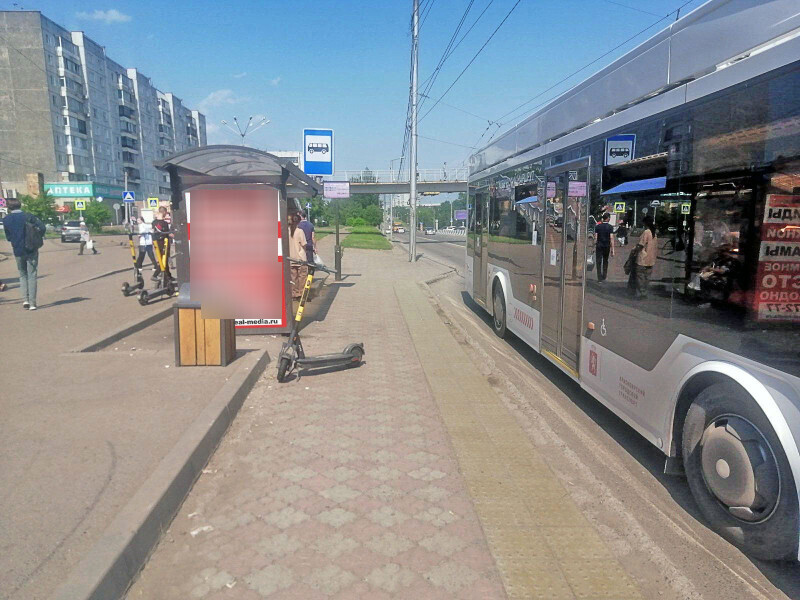 Фотография рекламного носителя, тип: Остановка 1.8x1.2, адрес: Металлургов ул., д.34, остановка Сергея Лазо, Красноярск, Красноярский край, Россия. Сторона Б №1046554