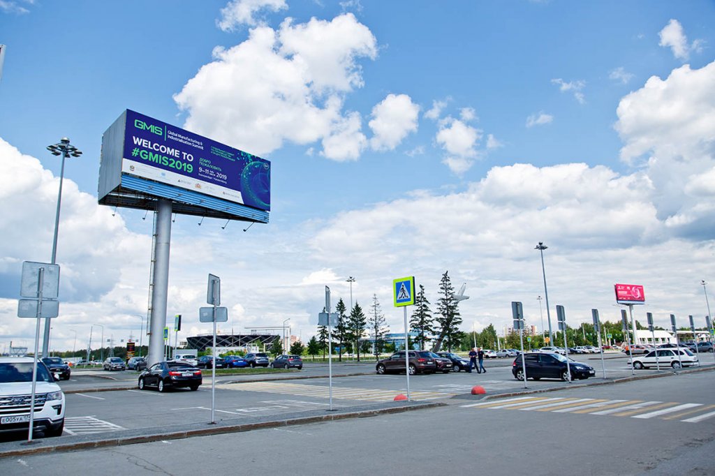 Фотография рекламного носителя, тип: Суперсайт 5x15, адрес: Международный аэропорт Кольцово, Привокзальная пл., поз.1, Екатеринбург, Свердловская область, Россия. Сторона B №1016700