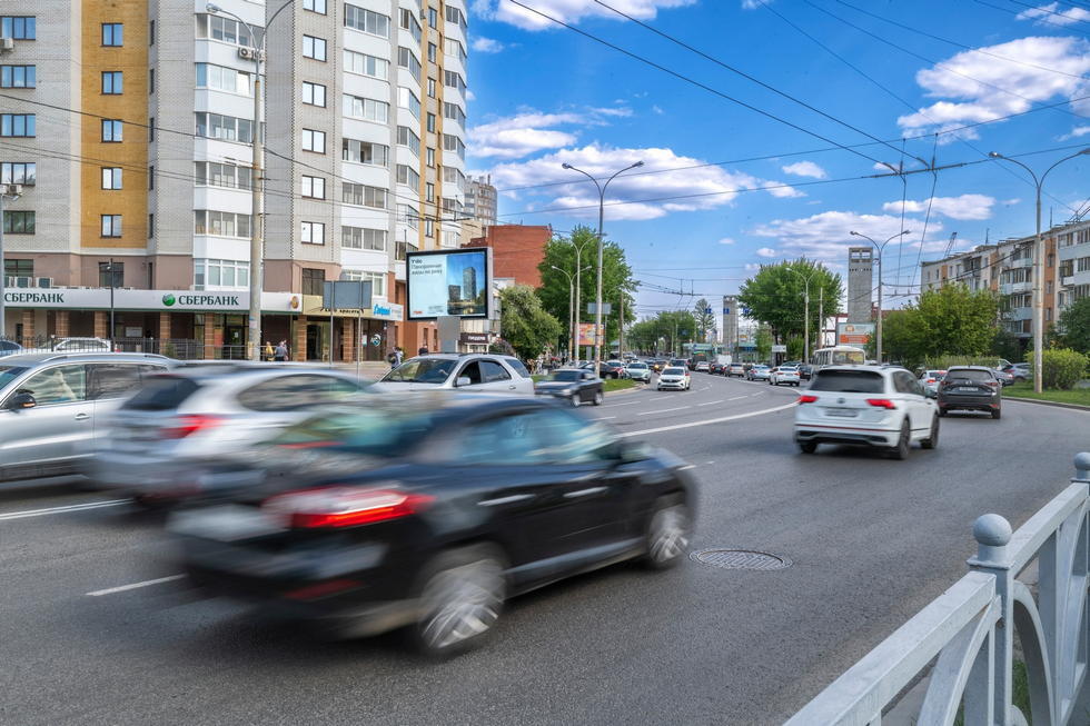 Фотография рекламного носителя, тип: Ситиборд 2.7x3.7, адрес: Белинского ул., д.171 Х Онежская ул., Екатеринбург, Свердловская область, Россия. Сторона Б1 №1024062