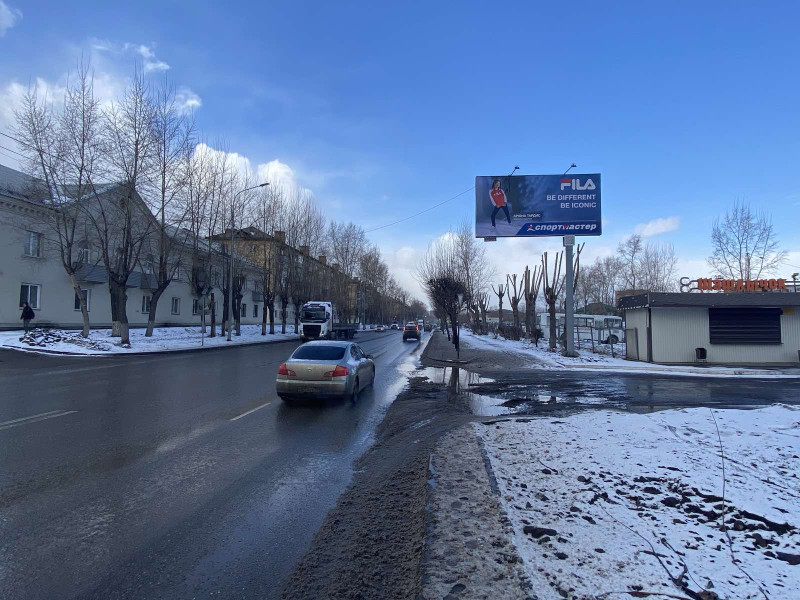 Фотография рекламного носителя, тип: Билборд 3x6, адрес: Свердловская ул. Х Водометный пер., д.2, Красноярск, Красноярский край, Россия. Сторона А №848187