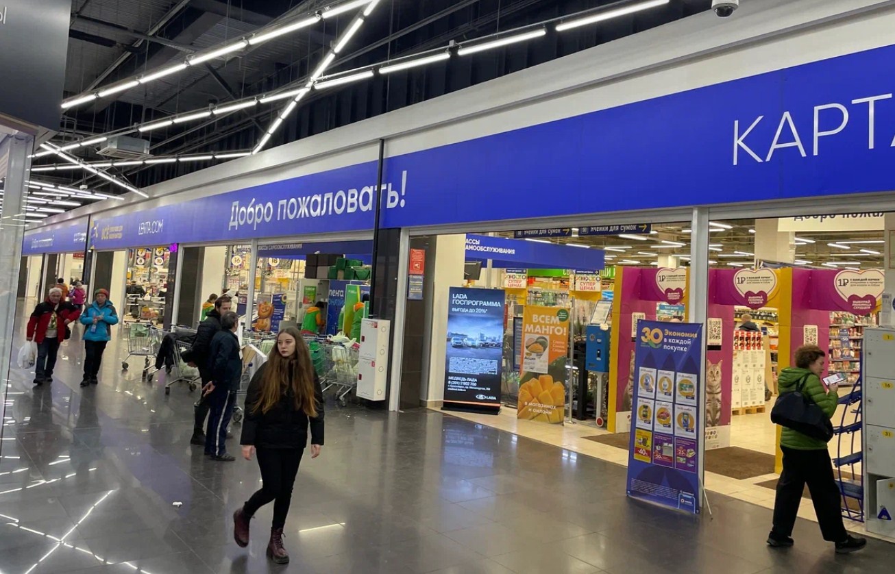 Фотография рекламного носителя, тип: Видеоэкран, адрес: Торговый центр «ПокровSky», Дмитрия Мартынова ул., д.12, Красноярск, Красноярский край, Россия. Сторона/вариант A1-A10 №1088955