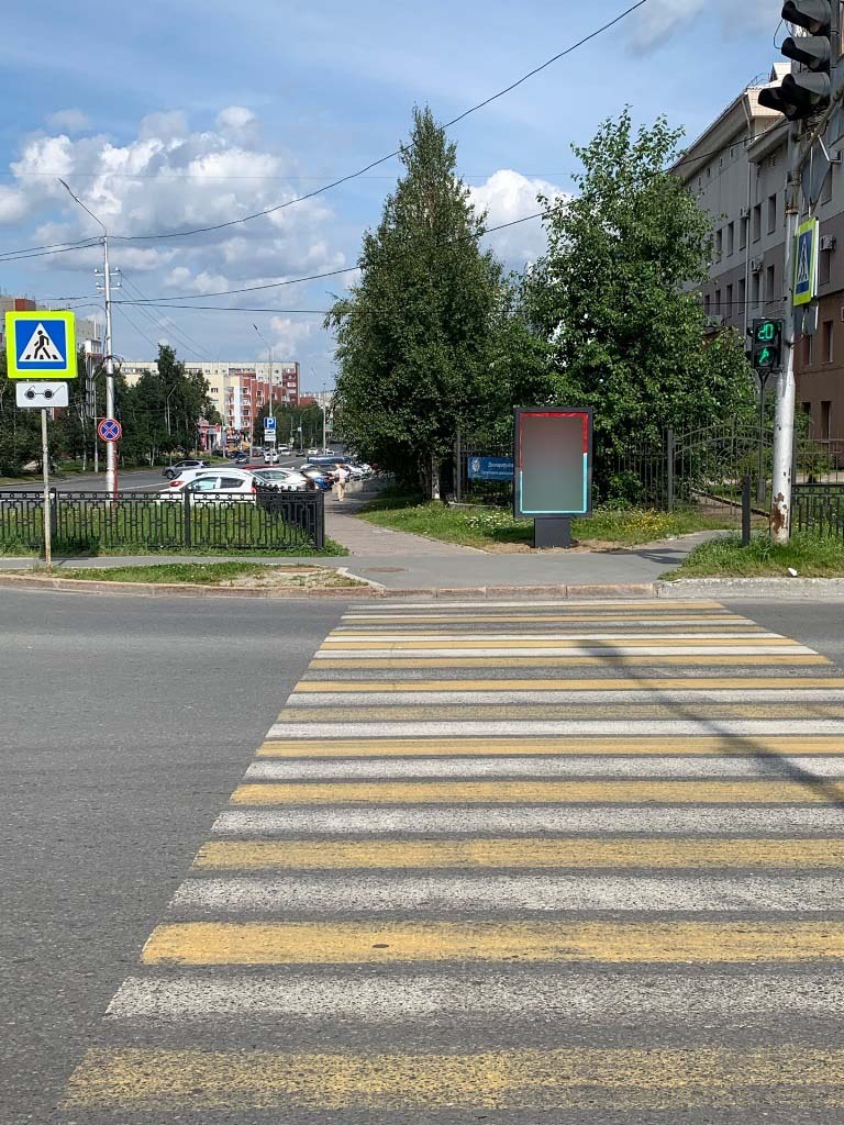 Фотография рекламного носителя, тип: Ситиформат 1.8x1.2, адрес: Мелик-Карамова ул. Х Геологическая ул., Сургут, Ханты-Мансийский автономный округ – Югра, Россия. Сторона А №960306