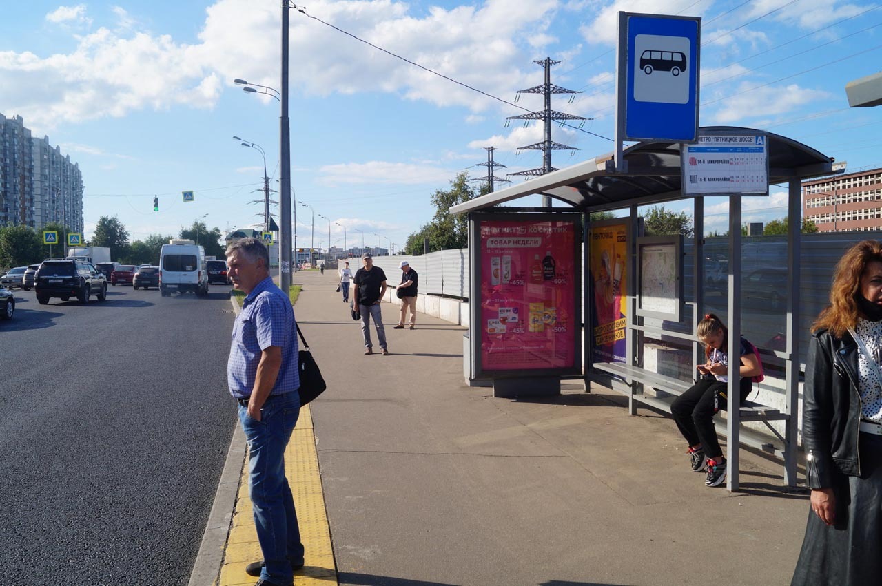 Фотография рекламного носителя, тип: Остановка 1.8x1.2, адрес: Пятницкое ш., д.54, Москва, Россия. Сторона А2 №933378