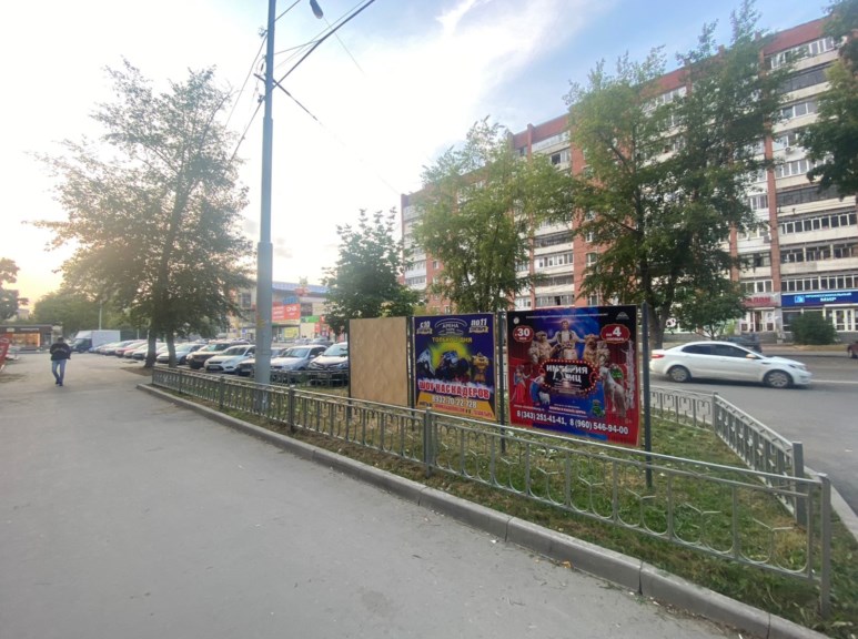 Фотография рекламного носителя, тип: Уличный информационный стенд, адрес: Стрелочников ул., д.23 X Советская ул., Екатеринбург, Свердловская область, Россия. Сторона В2 №1094733