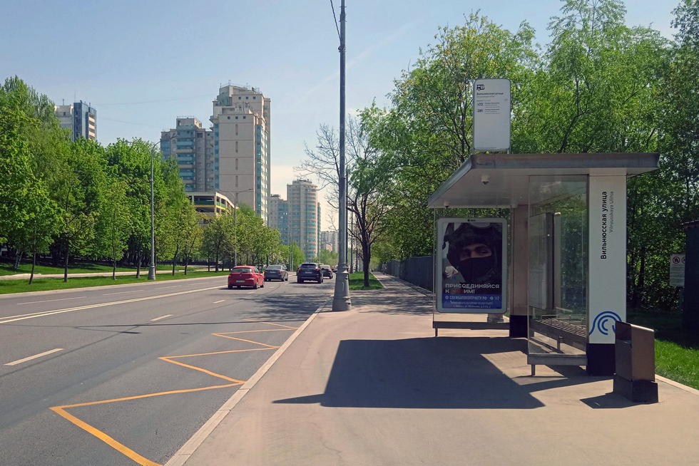 Фотография рекламного носителя, тип: Остановка 1.8x1.2, адрес: Голубинская ул., д.19, Москва, Россия. Сторона А №925869