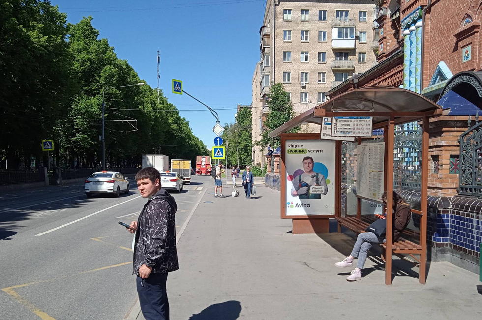 Фотография рекламного носителя, тип: Остановка 1.8x1.2, адрес: Серпуховский Вал ул., д.14, Москва, Россия. Сторона А №933901