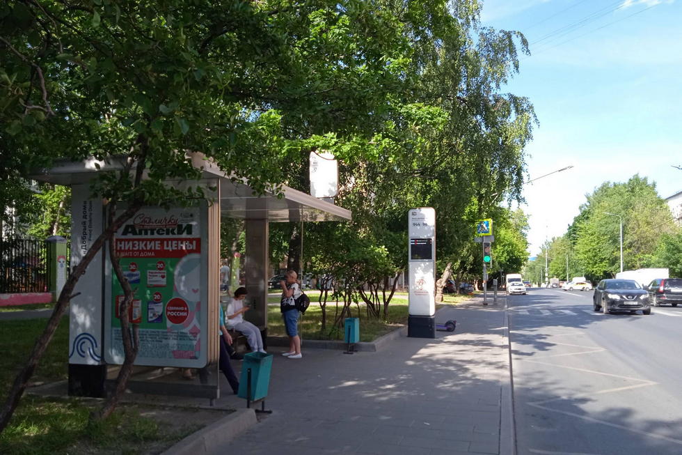 Фотография рекламного носителя, тип: Остановка 1.8x1.2, адрес: Нагорная ул., д.22, корп.1, ост. Фонд Добрый дом, Москва, Россия. Сторона Б №930069