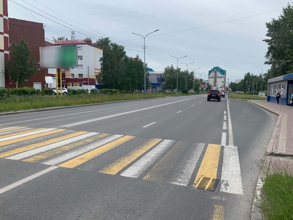 Фотография рекламного носителя, тип: Билборд 3x6, адрес: 50 лет ВЛКСМ ул., д.3, поз.1, Сургут, Ханты-Мансийский автономный округ – Югра, Россия. Сторона Б №960115