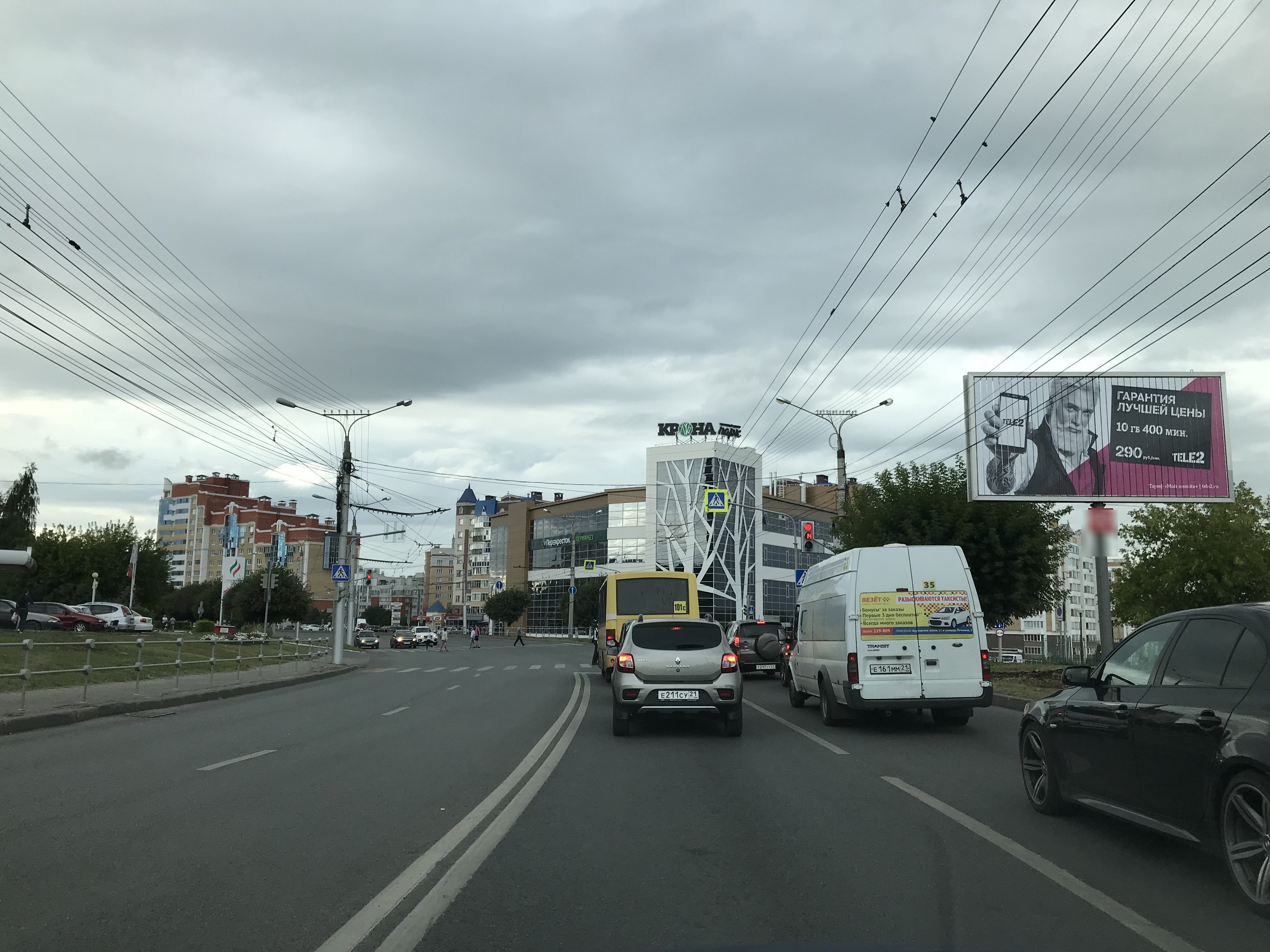 Фотография рекламного носителя, тип: Билборд 3x6, адрес: М. Горького пр-т., д.4 Х В. Соколова ул., Чебоксары, Республика Чувашия, Россия. Сторона A1-A3 №838329