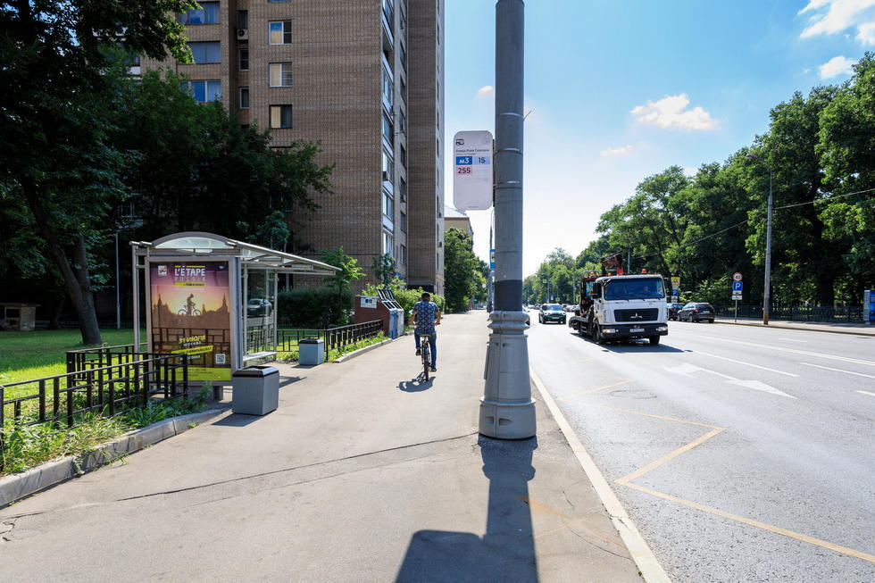 Фотография рекламного носителя, тип: Остановка 1.8x1.2, адрес: Пироговская Б. ул., д.5, Москва, Россия. Сторона Б №538750