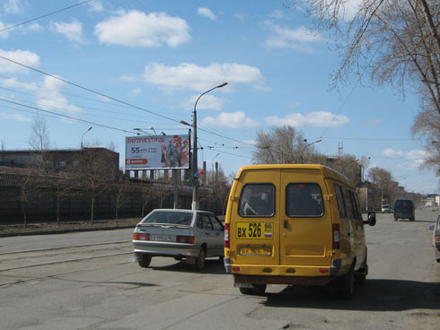 Фотография рекламного носителя, тип: Билборд 3x6, адрес: Индустриальная ул., ост. Комсомольская, Нижний Тагил, Свердловская область, Россия. Сторона B №484559