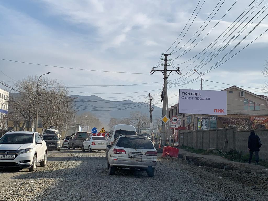 Фотография рекламного носителя, тип: Билборд 3x6, адрес: Украинская ул., д.73, поз.2, Южно-Сахалинск, Сахалинская область, Россия. Сторона A №605700