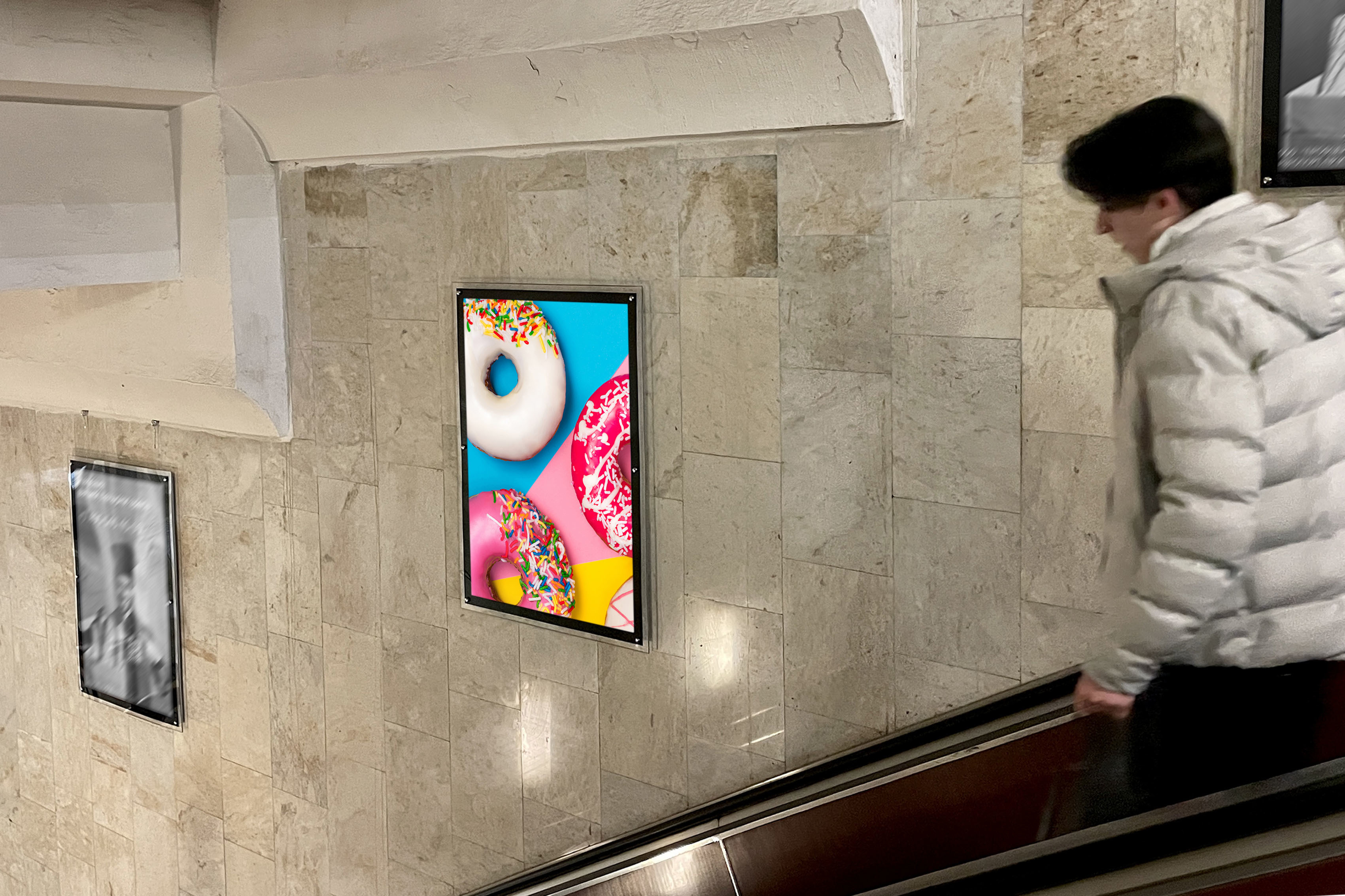 Фотография рекламного носителя, тип: Кристалайт, адрес: Станция метро «Севастопольская», линия Серпуховско-Тимирязевская, Москва, Россия. Сторона/вариант №1001957