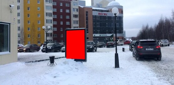 Фотография рекламного носителя, тип: Ситиформат 1.8x1.2, адрес: 4 мкр., ТЦ ТРОЯ, Нягань, Ханты-Мансийский автономный округ – Югра, Россия. Сторона Б1-Б5 №853881