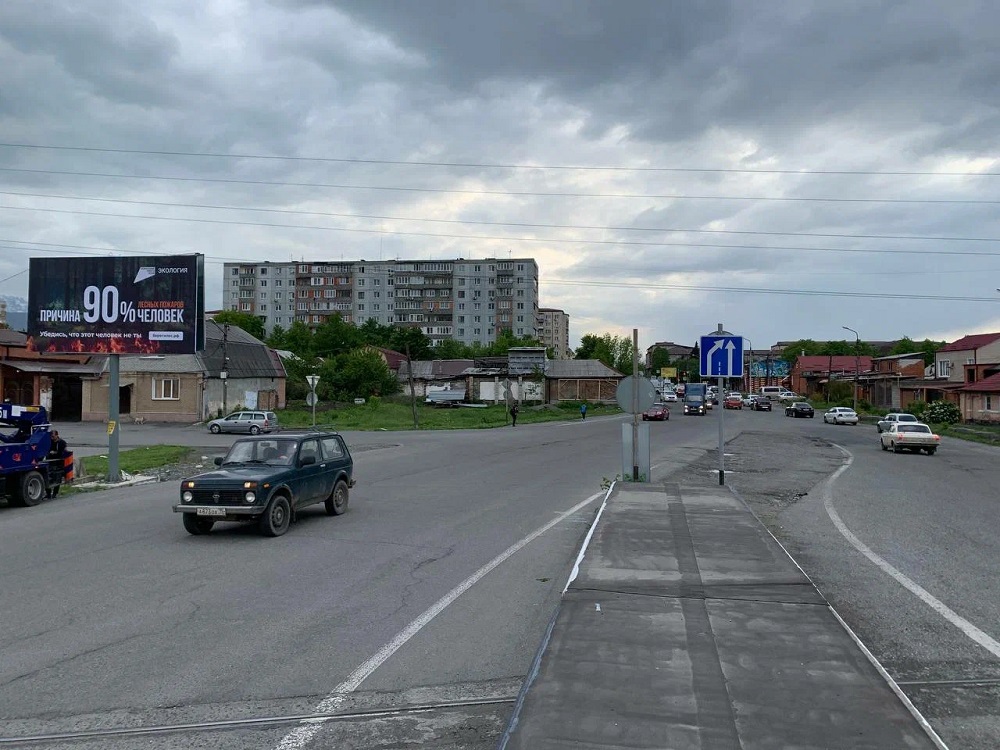Фотография рекламного носителя, тип: Билборд 3x6, адрес: К. Маркса ул., д.116 Х Чкалова ул., Владикавказ, Республика Северная Осетия – Алания, Россия. Сторона Б №1058217