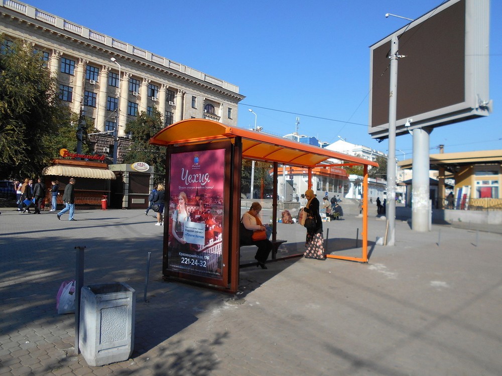 Фотография рекламного носителя, тип: Остановка 1.8x1.2, адрес: М.Горького ул., ост. ЛенР "Соборная пл.-Ц.рынок", Ростов-на-Дону, Ростовская область, Россия. Сторона Б №631334