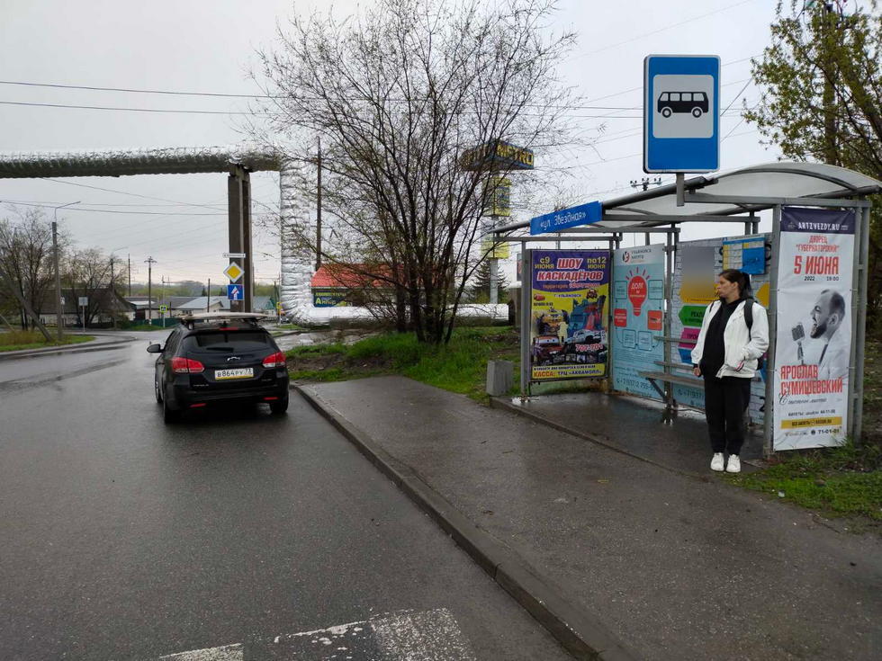 Фотография рекламного носителя, тип: Остановка, адрес: Урицкого ул., д.100, Ульяновск, Ульяновская область, Россия. Сторона А №1027824