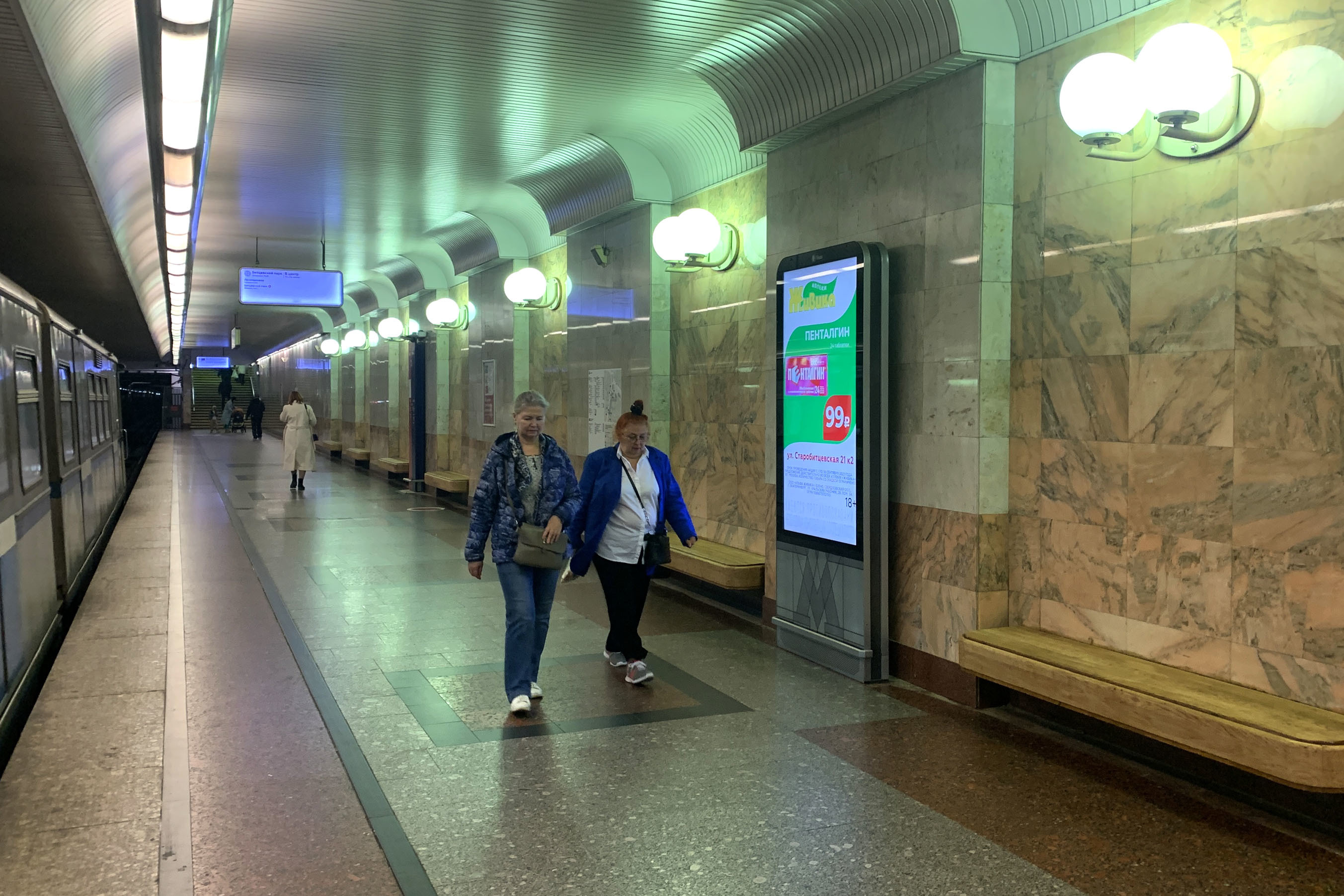 Фотография рекламного носителя, тип: Видеоэкран, адрес: Станция метро «Улица Старокачаловская», линия Бутовская, Москва, Россия. Сторона/вариант А1 №1055629
