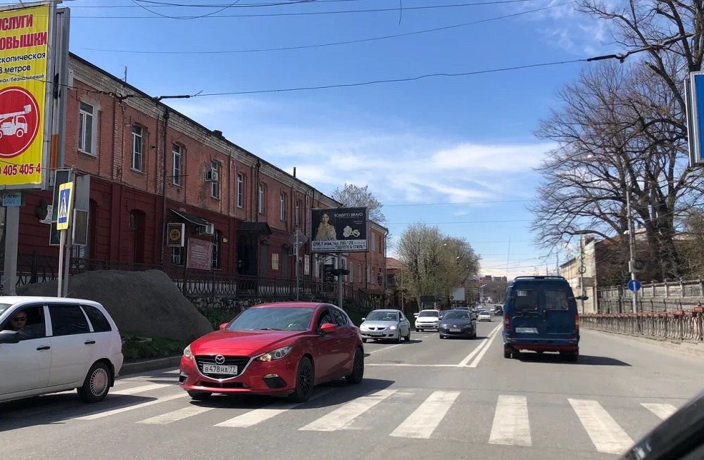 Фотография рекламного носителя, тип: Ситиборд 2.7x3.7, адрес: Кирова ул., д.30, Владикавказ, Республика Северная Осетия – Алания, Россия. Сторона Б1-Б3 №1057409