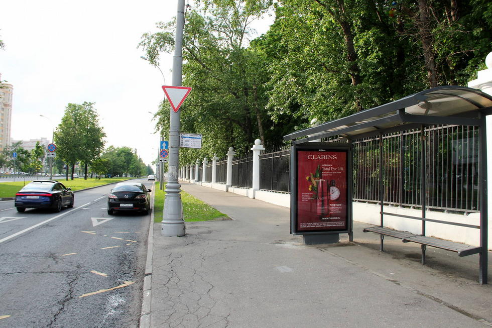 Фотография рекламного носителя, тип: Ситиформат 1.8x1.2, адрес: Ломоносовский пр-т., д.18-20, поз.2, Москва, Россия. Сторона А №334441