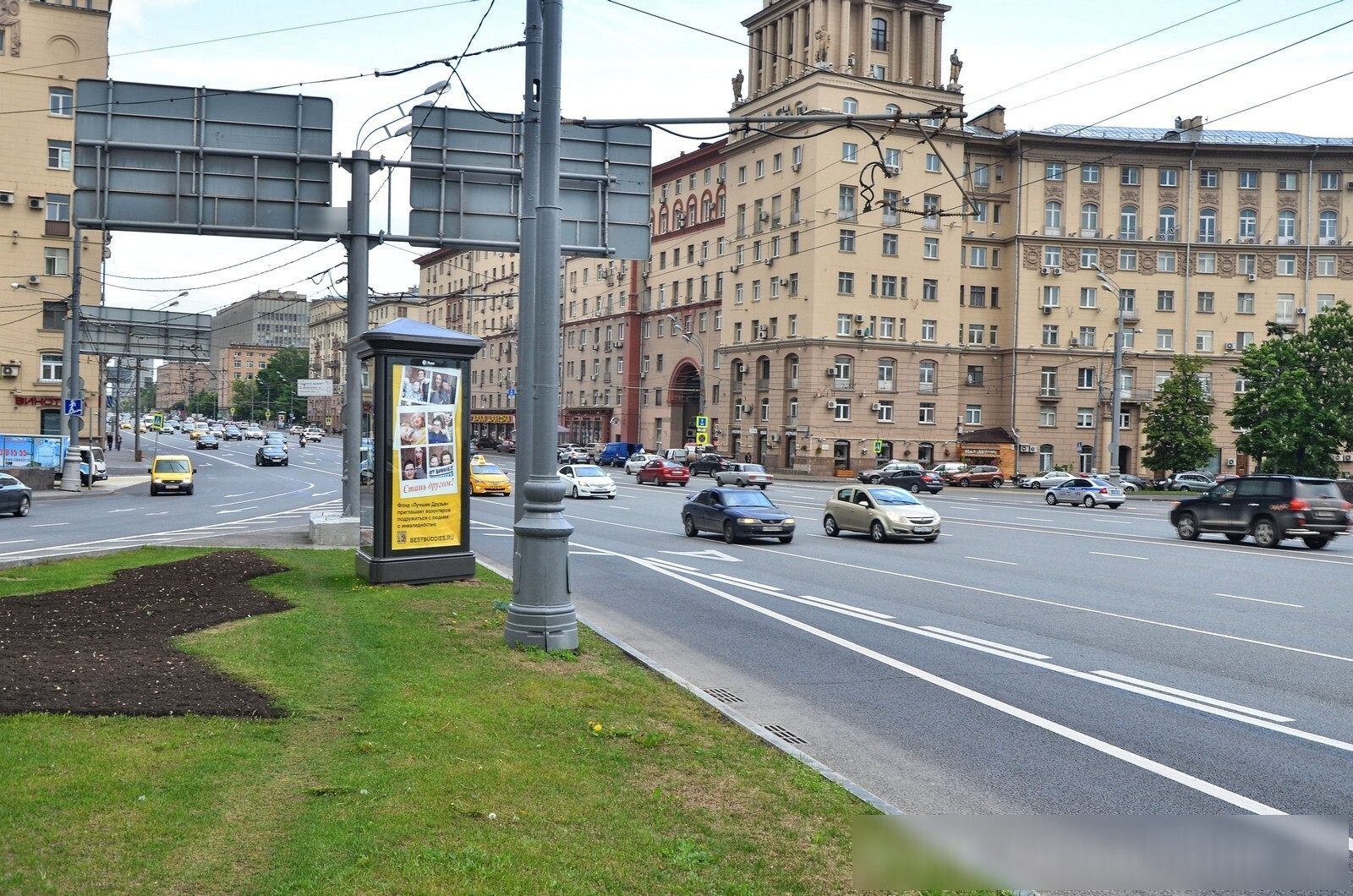 Фотография рекламного носителя, тип: Пиллар 3x1.4, адрес: Ленинский пр-т., д.30, Москва, Россия. Сторона Б №329790
