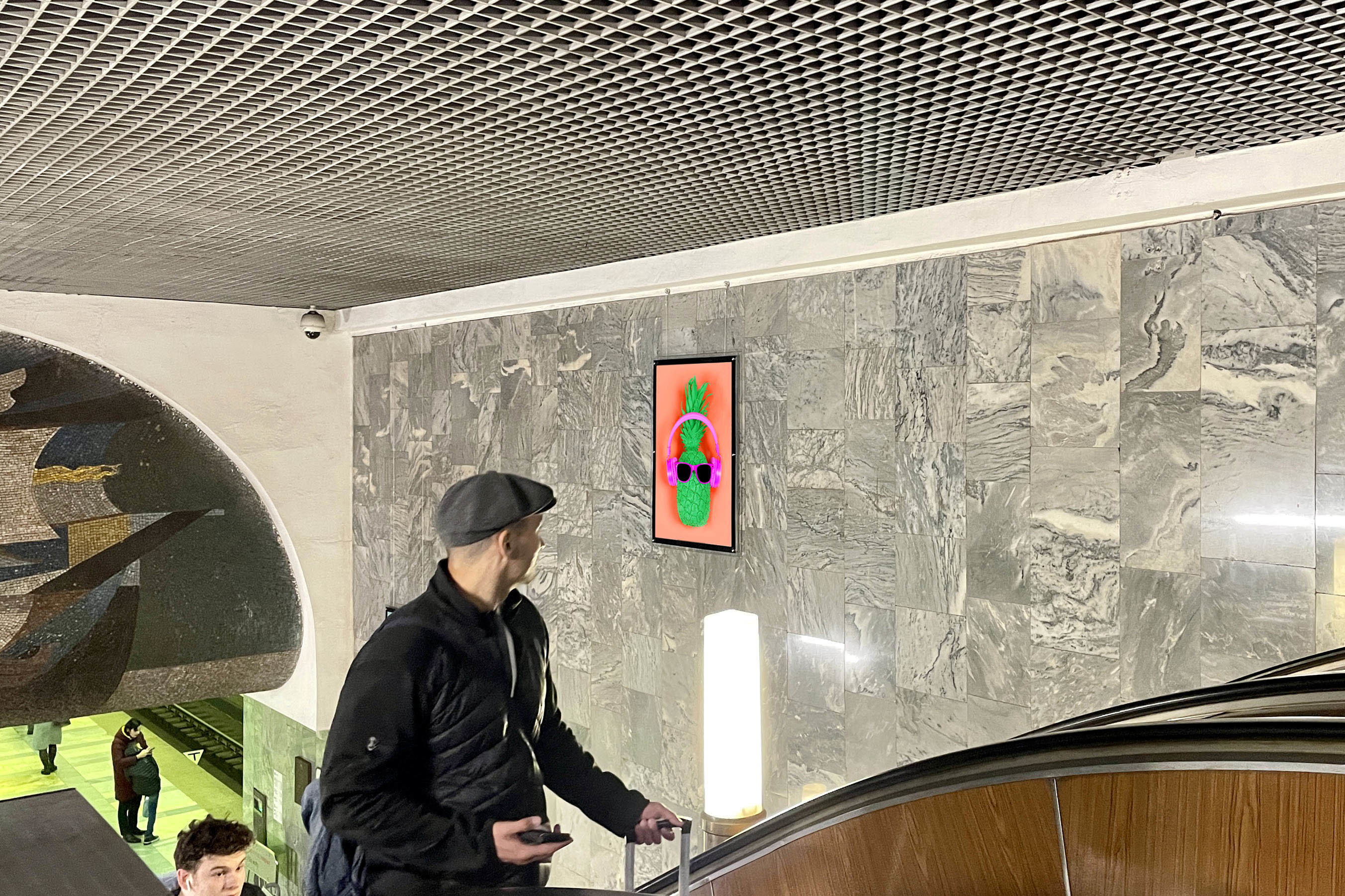 Фотография рекламного носителя, тип: Кристалайт, адрес: Станция метро «Нахимовский проспект», линия Серпуховско-Тимирязевская, Москва, Россия. Сторона/вариант №1001940