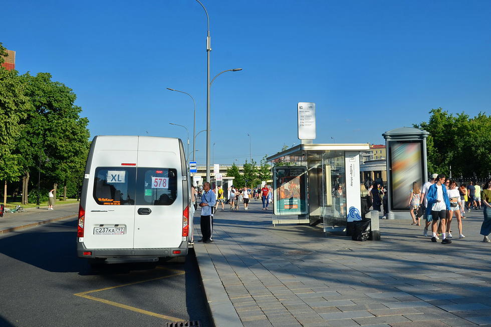 Фотография рекламного носителя, тип: Остановка 1.8x1.2, адрес: 1-й Поперечный пр-зд., поз.5, Москва, Россия. Сторона А1 №335276