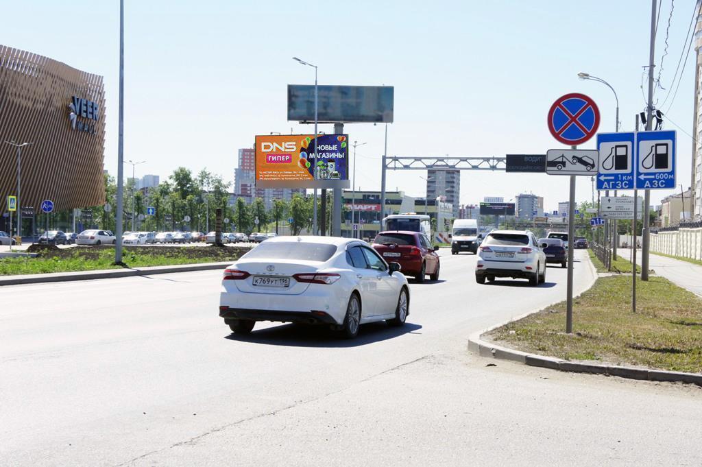 Фотография рекламного носителя, тип: Билборд 3x6, адрес: Космонавтов пр-т., д.77 Х Шефская ул., Екатеринбург, Свердловская область, Россия. Сторона Б1 №826476