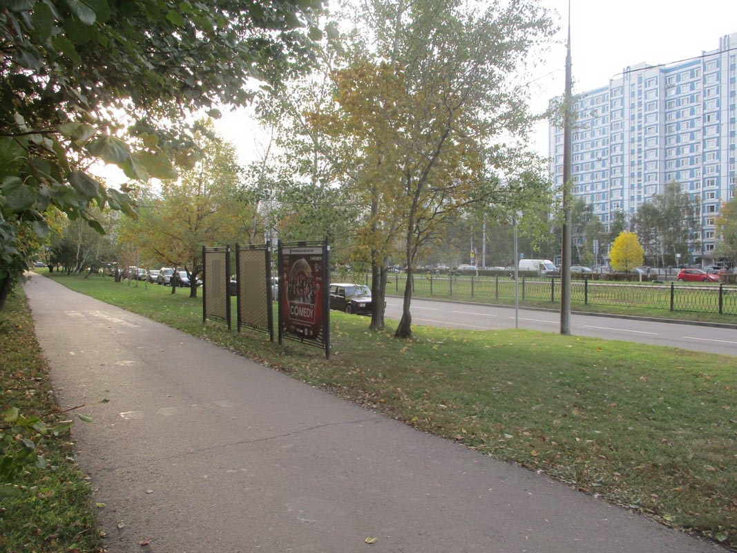 Фотография рекламного носителя, тип: Афиша 1.75x1.8, адрес: Таллинская ул., д.3, корп.1, поз.2, стенд 1, Москва, Россия. Сторона А2 №866102