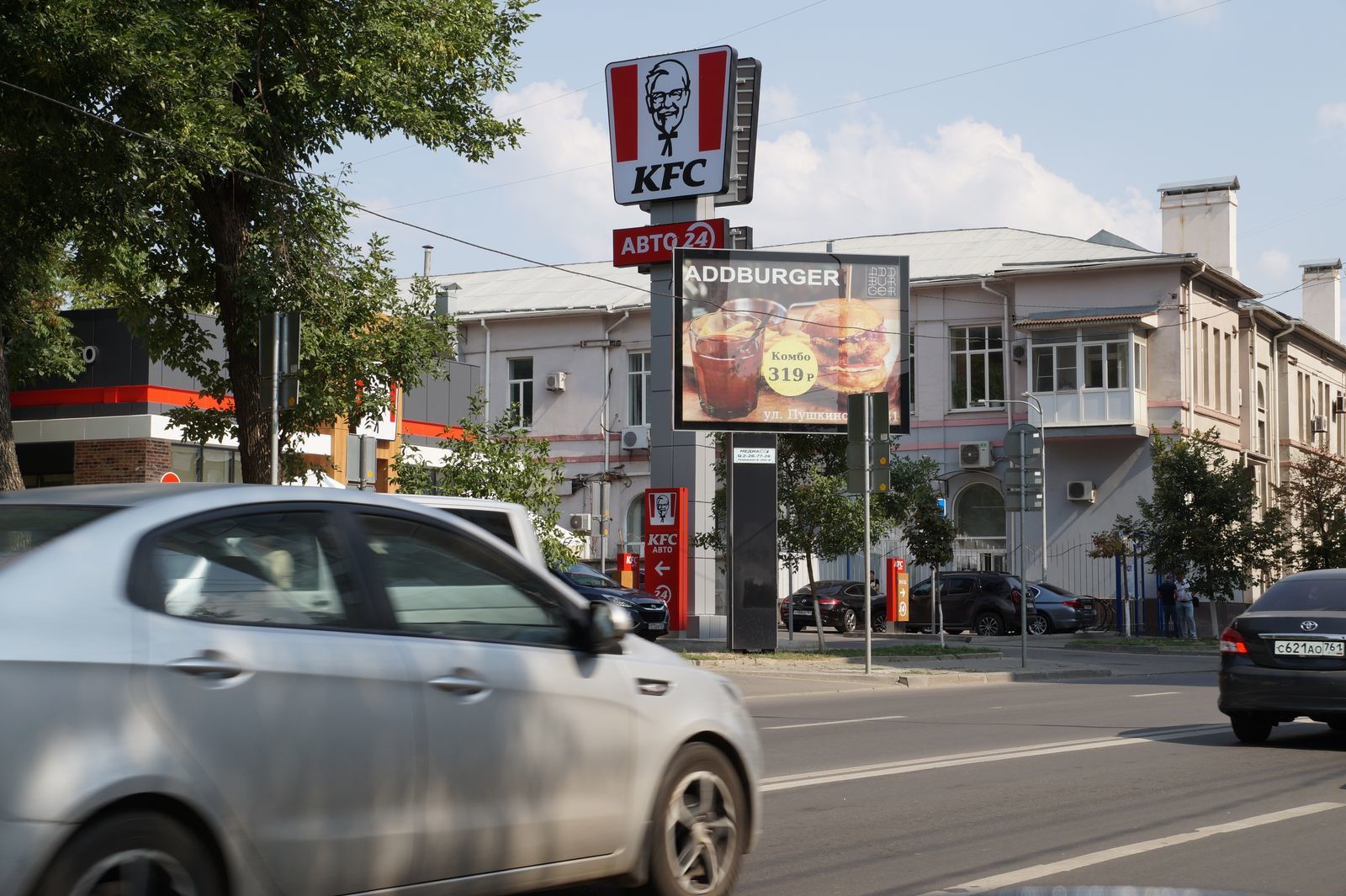 Фотография рекламного носителя, тип: Ситиборд 2.7x3.7, адрес: Театральный пр-т., д.77, Ростов-на-Дону, Ростовская область, Россия. Сторона Б1-Б6 №842039