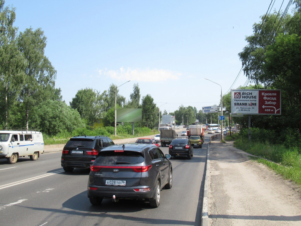 Фотография рекламного носителя, тип: Билборд 3x6, адрес: Урочская ул., съезд с Октябрьского моста, Ярославль, Ярославская область, Россия. Сторона А1-А3 №794127