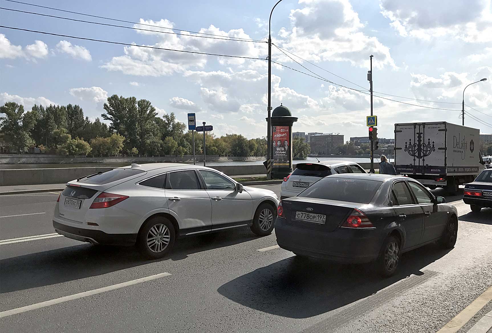 Фотография рекламного носителя, тип: Пиллар 3x1.4, адрес: Дербеневская наб., д.13/17, корп.3, Москва, Россия. Сторона B №522106