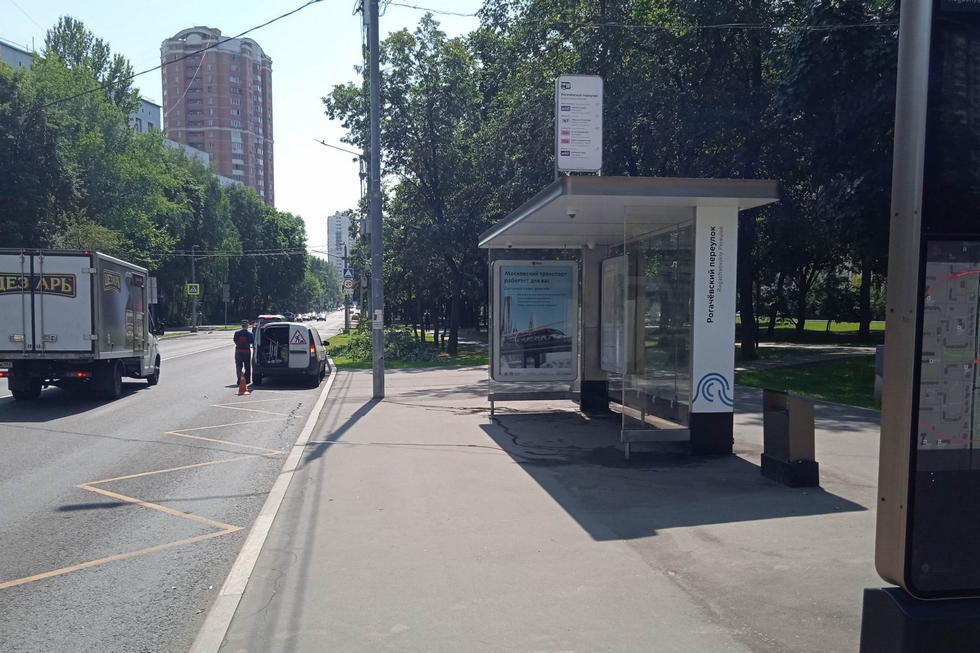 Фотография рекламного носителя, тип: Остановка 1.8x1.2, адрес: Бескудниковский б-р., д.24, Москва, Россия. Сторона А №888656