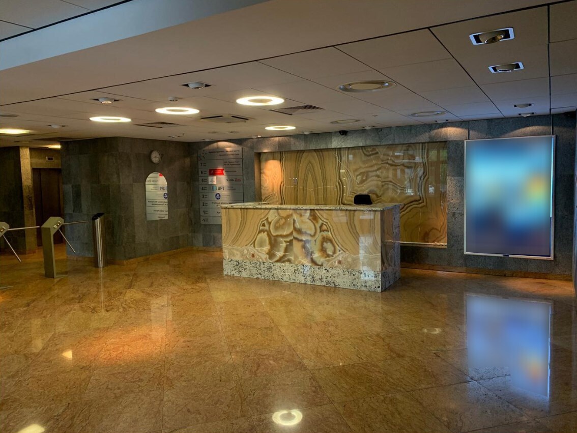 Фотография рекламного носителя, тип: Лайтбокс, адрес: Бизнес-центр «Земляной Вал», Земляной Вал ул., д.59, стр.2, Москва, Россия. Сторона/вариант A №1010994