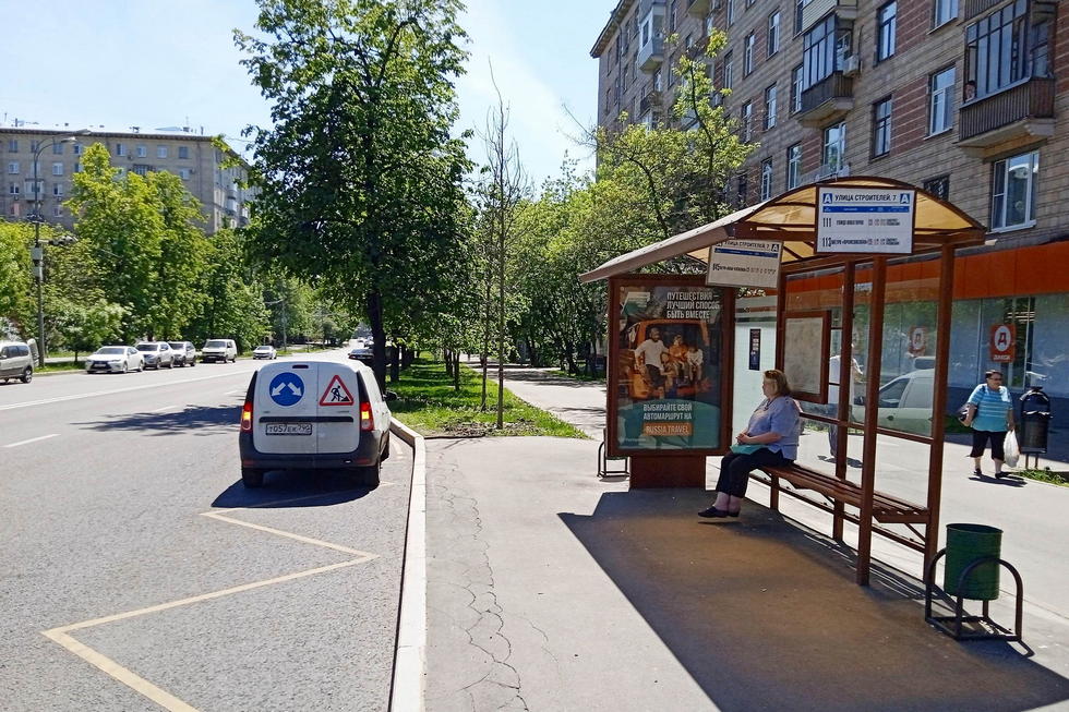 Фотография рекламного носителя, тип: Остановка 1.8x1.2, адрес: Строителей ул., ост. "Строителей улица, 7", Москва, Россия. Сторона А №944081