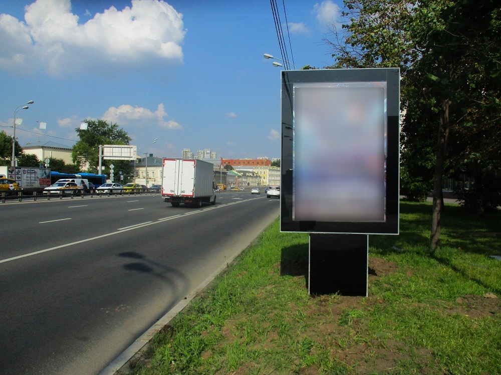 Фотография рекламного носителя, тип: Ситиформат 1.8x1.2, адрес: Сергия Радонежского ул., д.2-4, Москва, Россия. Сторона A1-A8 №1055802