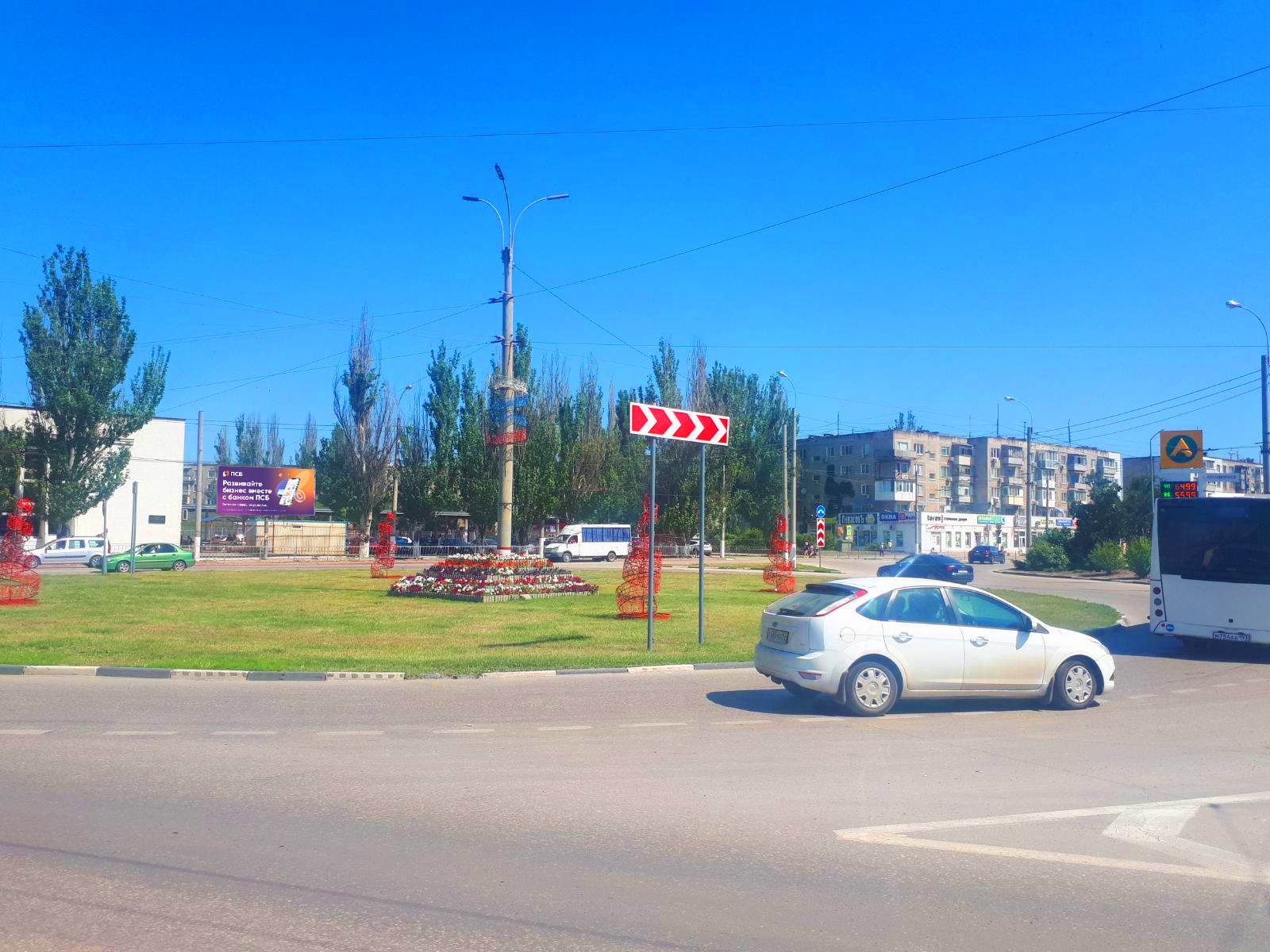 Фотография рекламного носителя, тип: Билборд 3x6, адрес: Маршала Еременко ул., Центральный рынок, Керчь, Республика Крым, Россия. Сторона A №978806