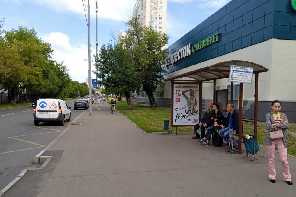 Фотография рекламного носителя, тип: Остановка 1.8x1.2, адрес: Волжский б-р., д.9, Москва, Россия. Сторона А №800660