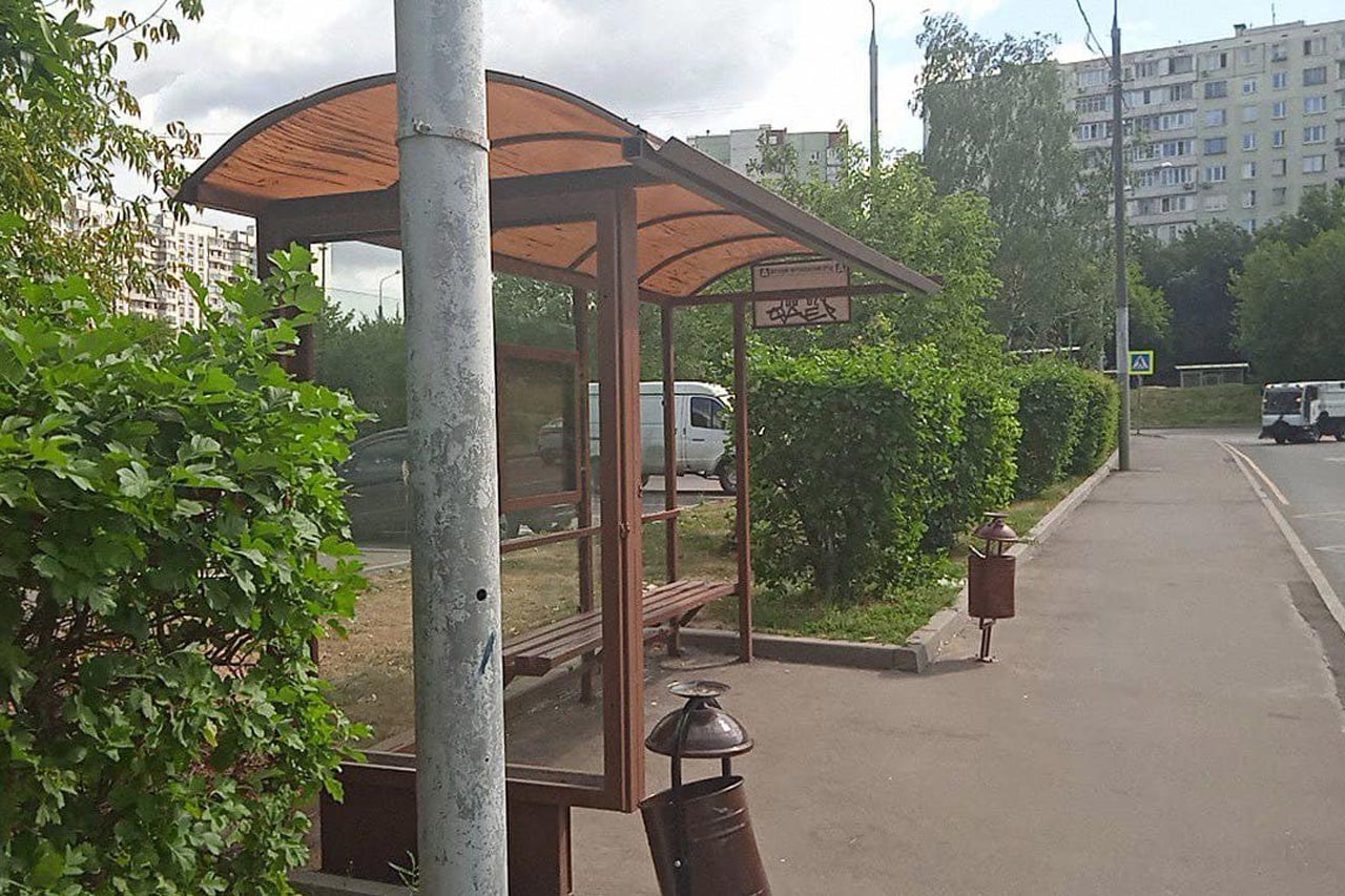 Фотография рекламного носителя, тип: Остановка 1.8x1.2, адрес: Северное Чертаново микрорайон, корп.208, Москва, Россия. Сторона Б №933853