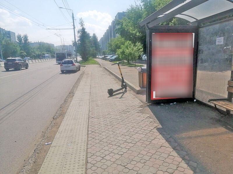 Фотография рекламного носителя, тип: Остановка 1.8x1.2, адрес: Металлургов ул., д.34, остановка Сергея Лазо, Красноярск, Красноярский край, Россия. Сторона А №1046553