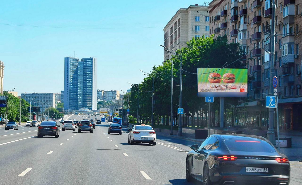 Фотография рекламного носителя, тип: Билборд 3x6, адрес: Кутузовский пр-т., д.9, корп.1, Москва, Россия. Сторона Аh1-Аh4 №882153