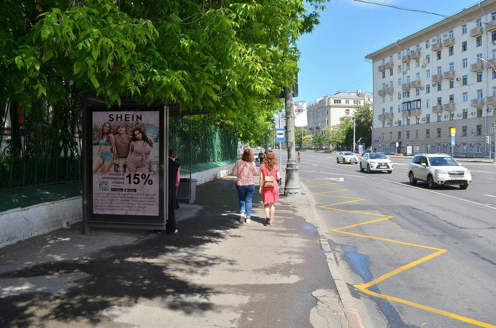 Фотография рекламного носителя, тип: Остановка 1.8x1.2, адрес: Комсомольский пр-т., д.2, Москва, Россия. Сторона Б №499395