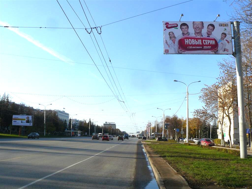 Фотография рекламного носителя, тип: Билборд 3x6, адрес: Октября пр-т., д.85, гостиница "Азимут", Уфа, Республика Башкортостан, Россия. Сторона А №748291