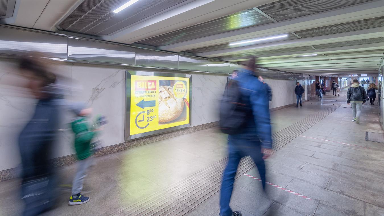 Фотография рекламного носителя, тип: Лайтбокс, адрес: Станция метро «Крылатское», линия Арбатско-Покровская, Москва, Россия. Сторона/вариант 2 №822164