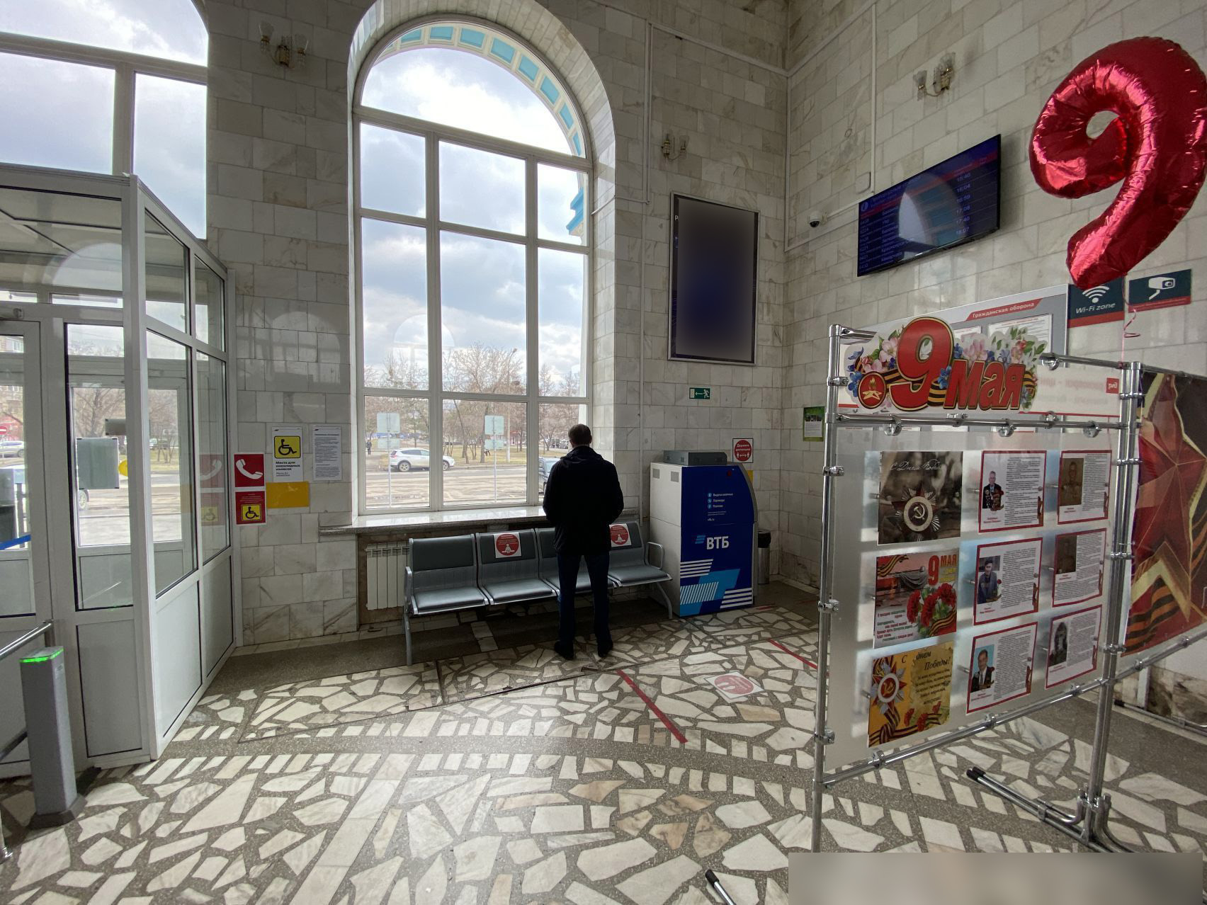 Фотография рекламного носителя, тип: Постер/баннер, адрес: ЖД вокзал «Злобино», Транзитная ул., д.27, Красноярск, Красноярский край, Россия. Сторона/вариант А №991356