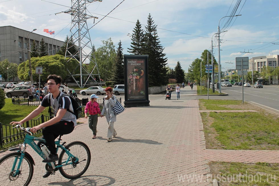 Фотография рекламного носителя, тип: Пиллар 3x1.4, адрес: Высотная ул., д.13а, Красноярск, Красноярский край, Россия. Сторона Б №449908
