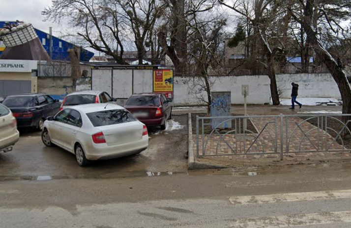 Фотография рекламного носителя, тип: Афиша 1.75x1.8, адрес: Серова ул., д.5/1, Ставрополь, Ставропольский край, Россия. Сторона А №1325041